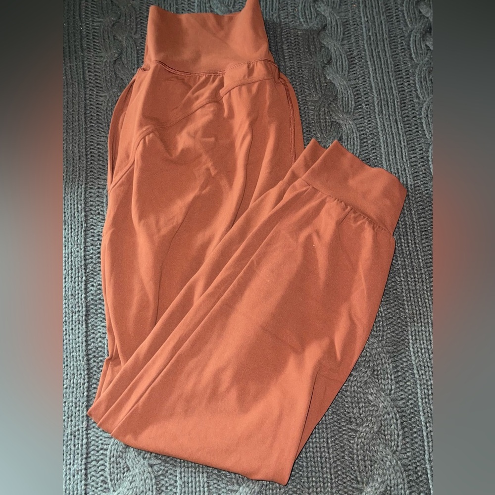 SM 🧡🤎 Athleta Salutation Jogger Leggings